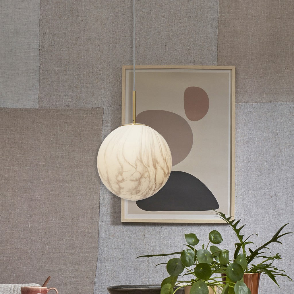 goudkleurige-hanglamp-dessinbol-groot-its-about-romi-carrara-ai-sfeer_image