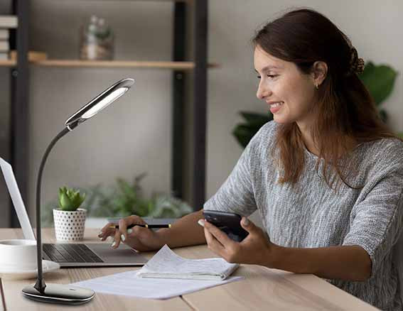 kunststof-tafellamp-zwart-chroom-ovaal-globo-minea-i-variant-image1