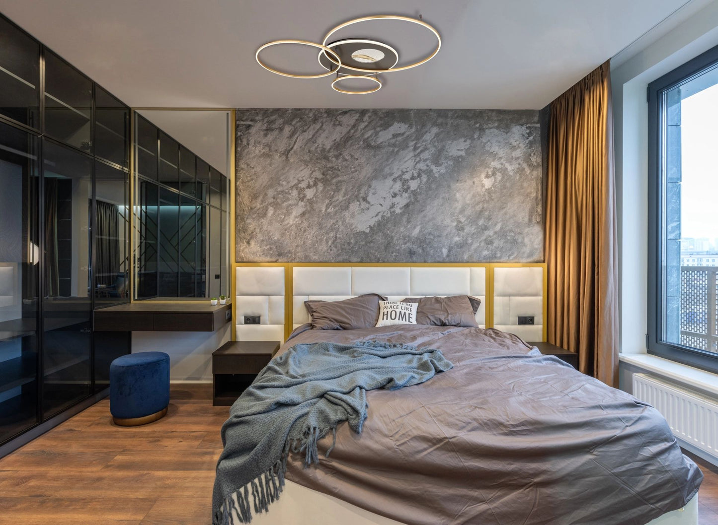 moderne-plafondlamp-met-goudkleurige-afwerking-invertina-variant-image7