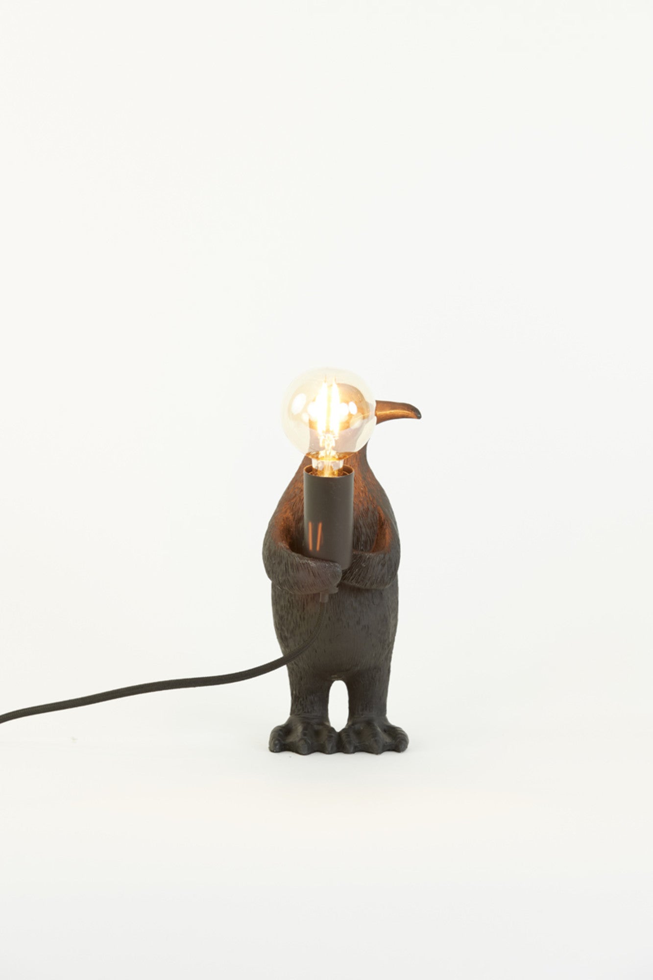moderne-zwarte-pinguin-tafellamp-light-living-penguin-variant-image8
