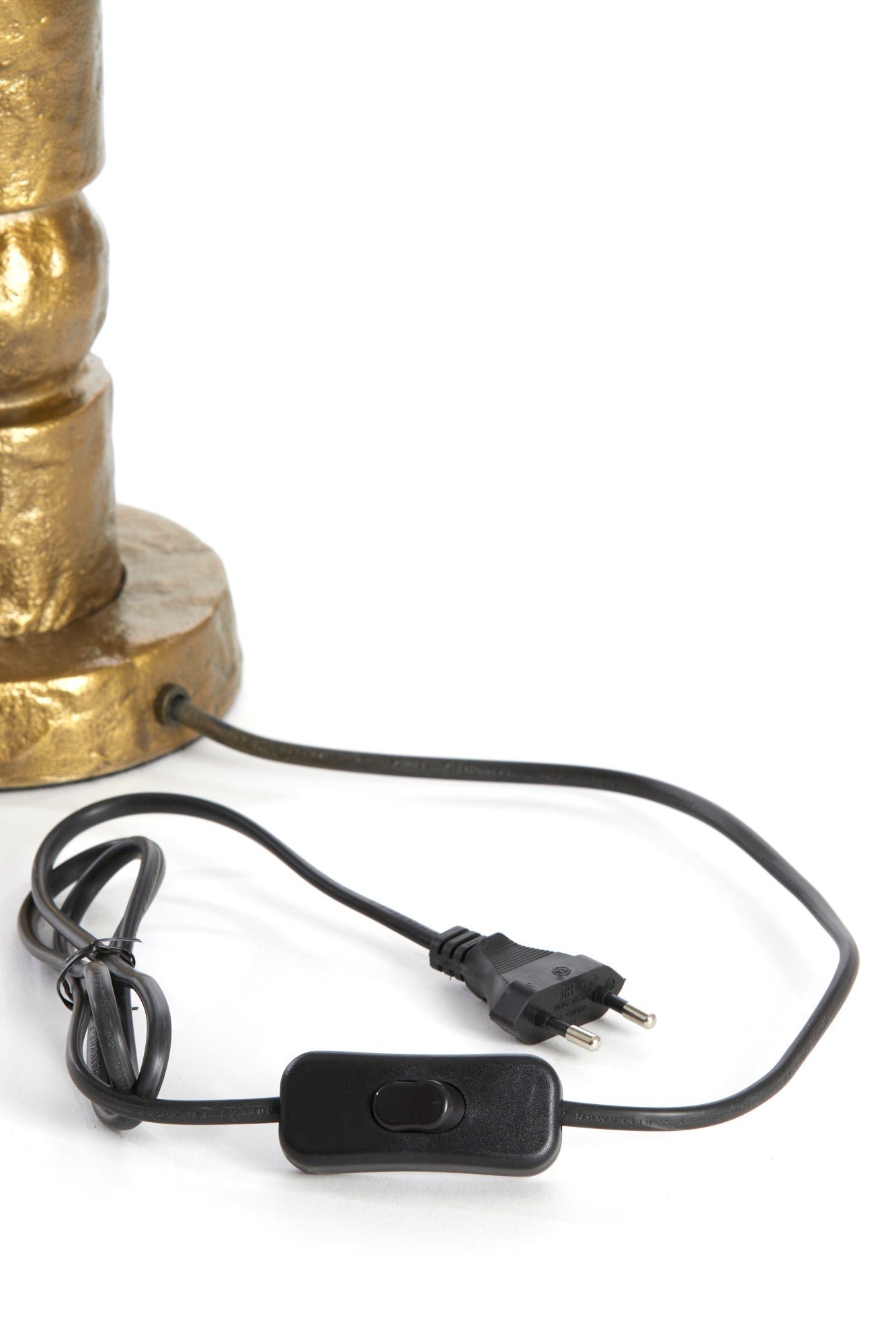 gouden-lampenvoet-sculpturaal-design-light-living-akti-variant-image7