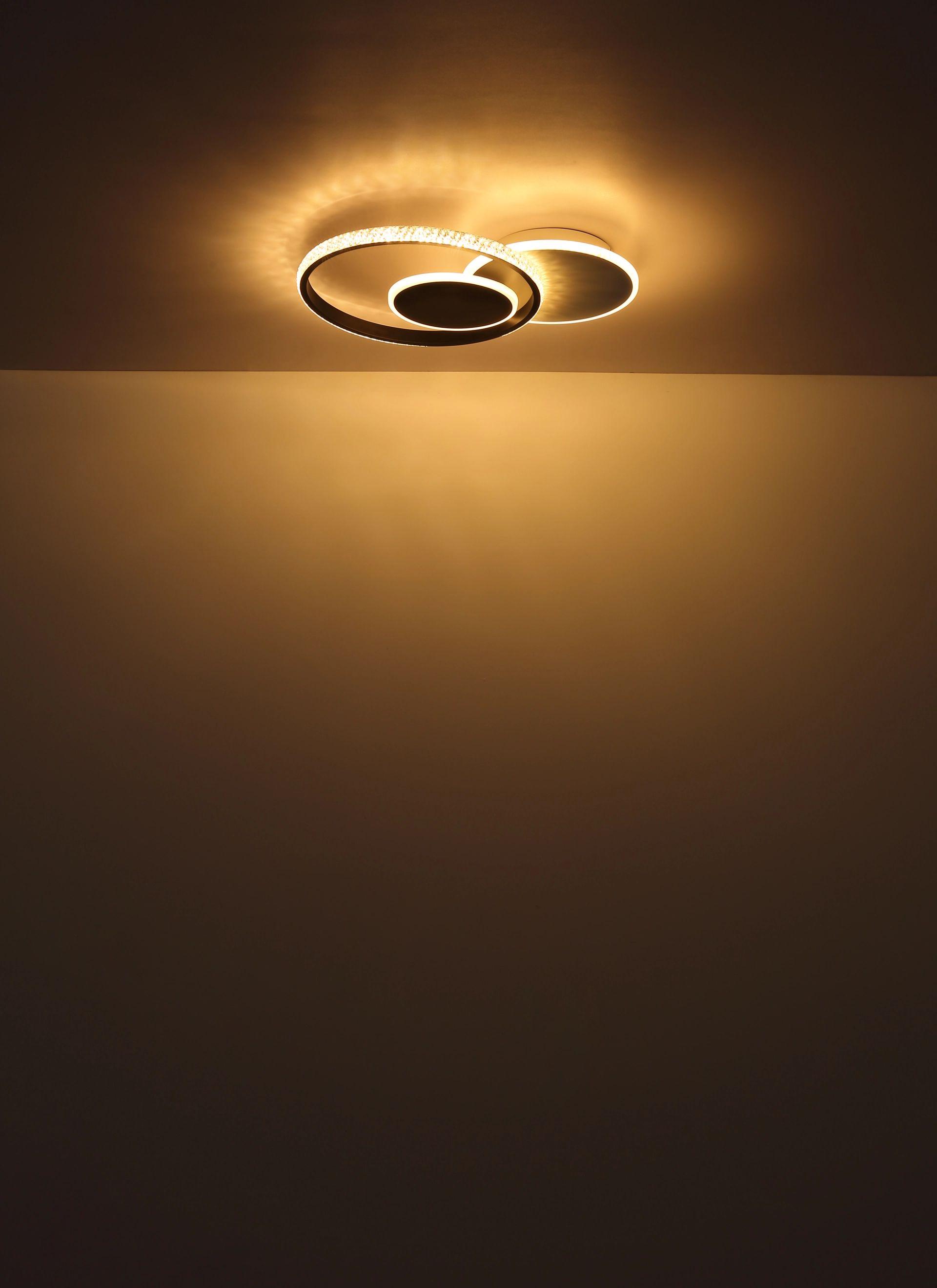 moderne-plafondlamp-met-opaalacryl-en-ringen-perlix-variant-image4