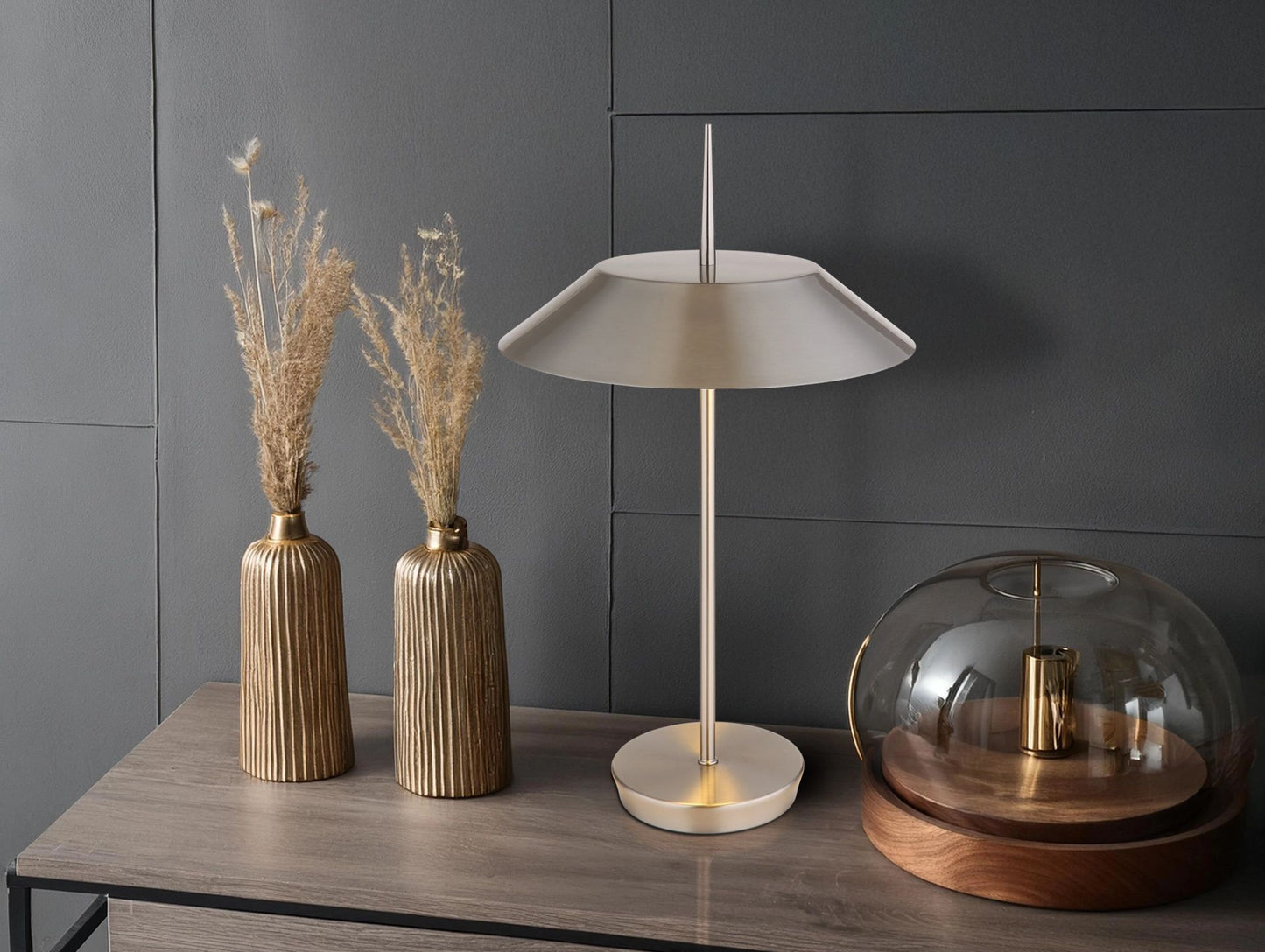 moderne-ronde-tafellamp-met-matte-nikkellak-brenlor-variant-image5