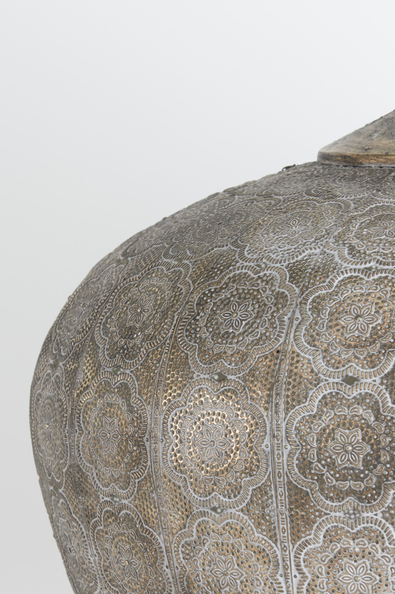 oosterse-gouden-hanglamp-bloemmotief-light-living-emine-variant-image8