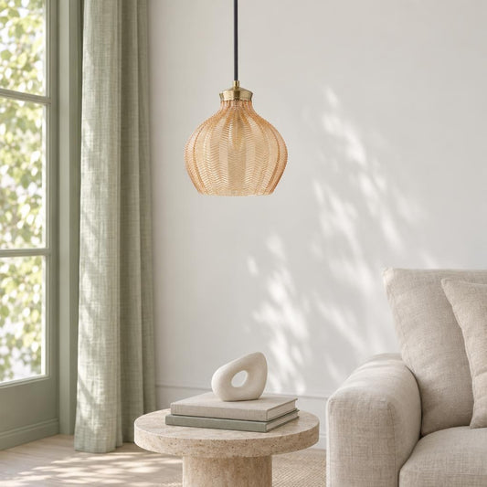 Candeeiro suspenso âmbar Jessica com ranhuras decorativas – fotografia de ambiente