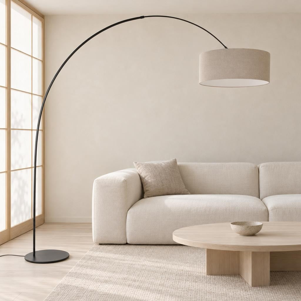 Sort buelampe med klassisk grå skærm – Anne Lighting Curve – stemningsbillede