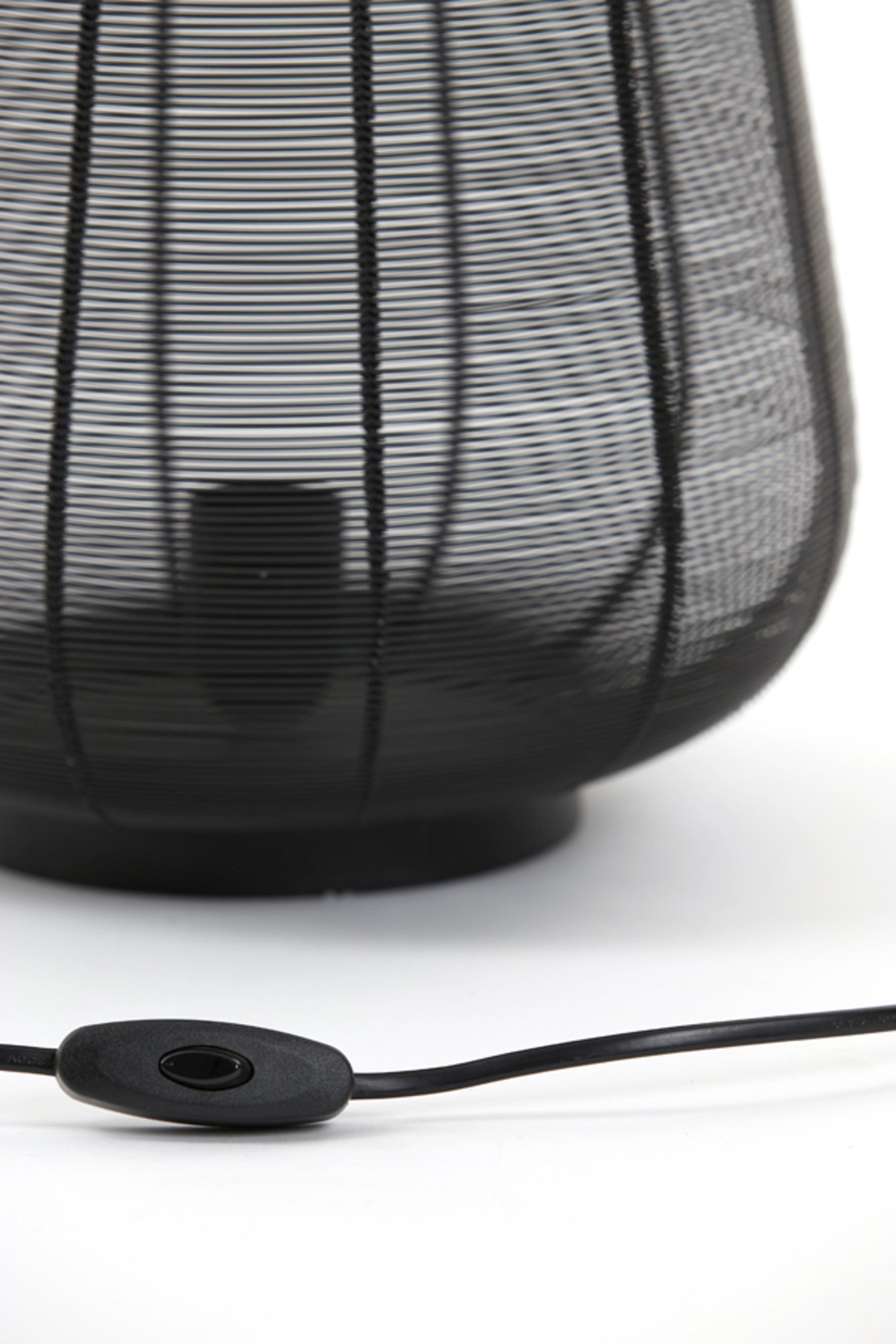 rustieke-zwarte-tafellamp-fijnmazig-light-living-adeta-variant-image8