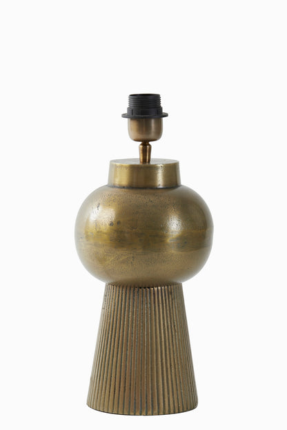 klassieke-gouden-tafellamp-met-relief-light-living-shaka-variant-image1