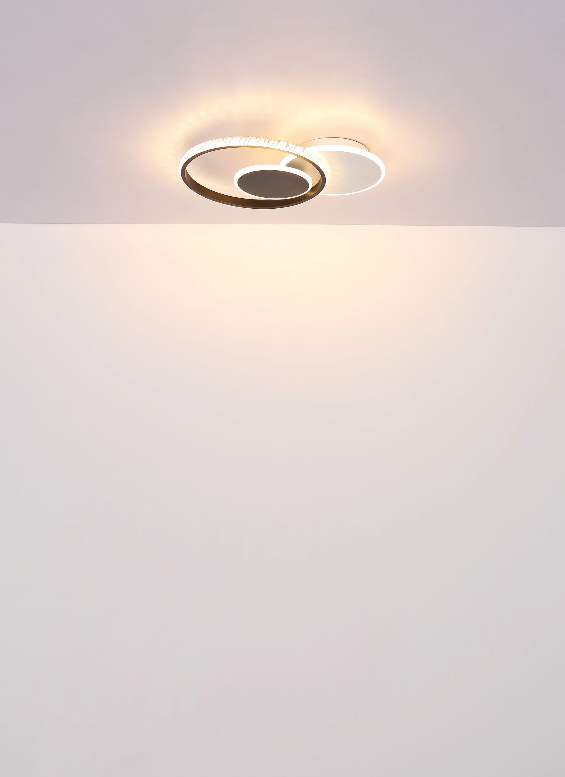 moderne-plafondlamp-met-opaalacryl-en-ringen-perlix-variant-image5