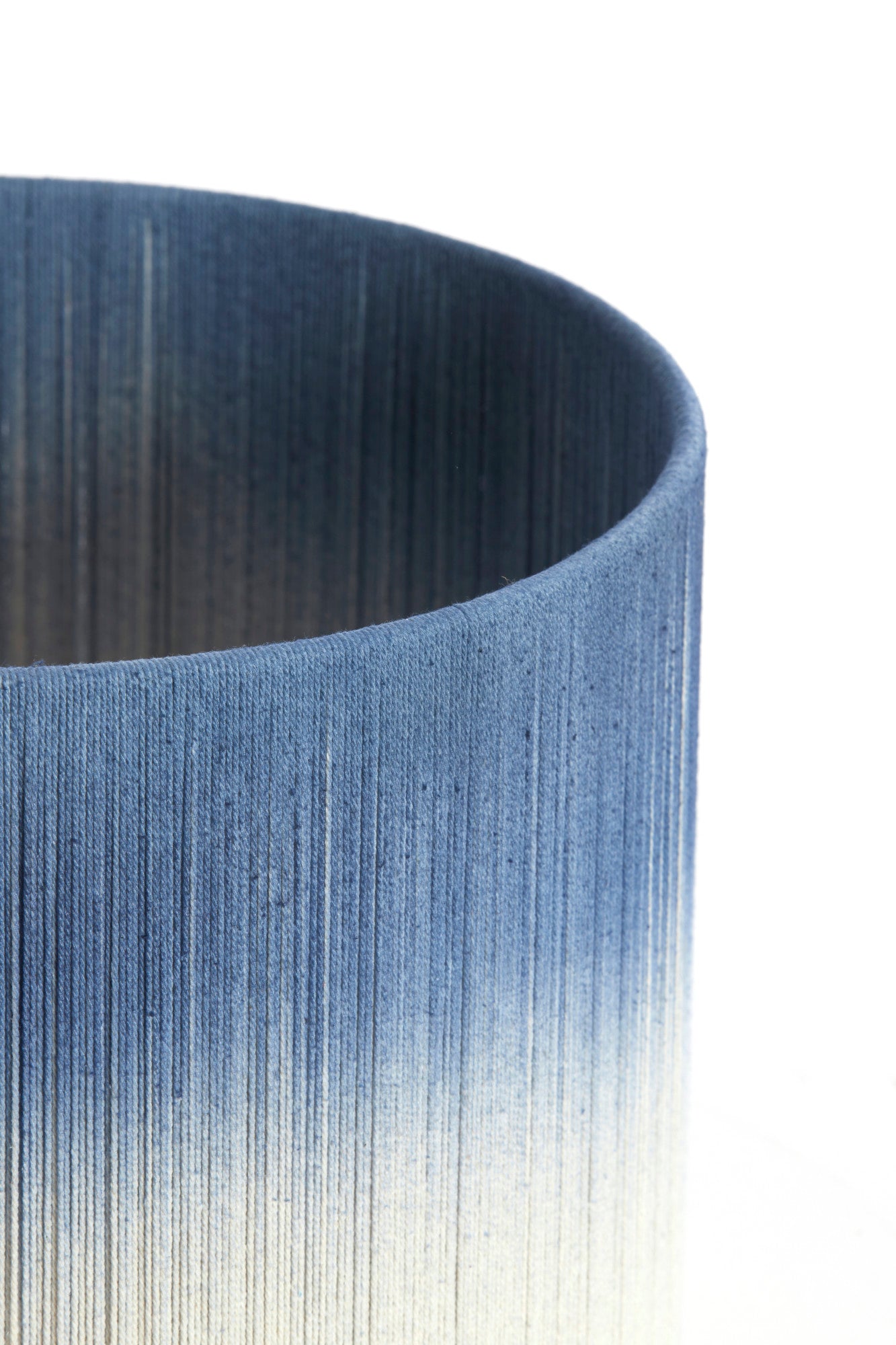 blauwe-stoffen-lampenkap-cilindervormig-light-living-tossa-variant-image2