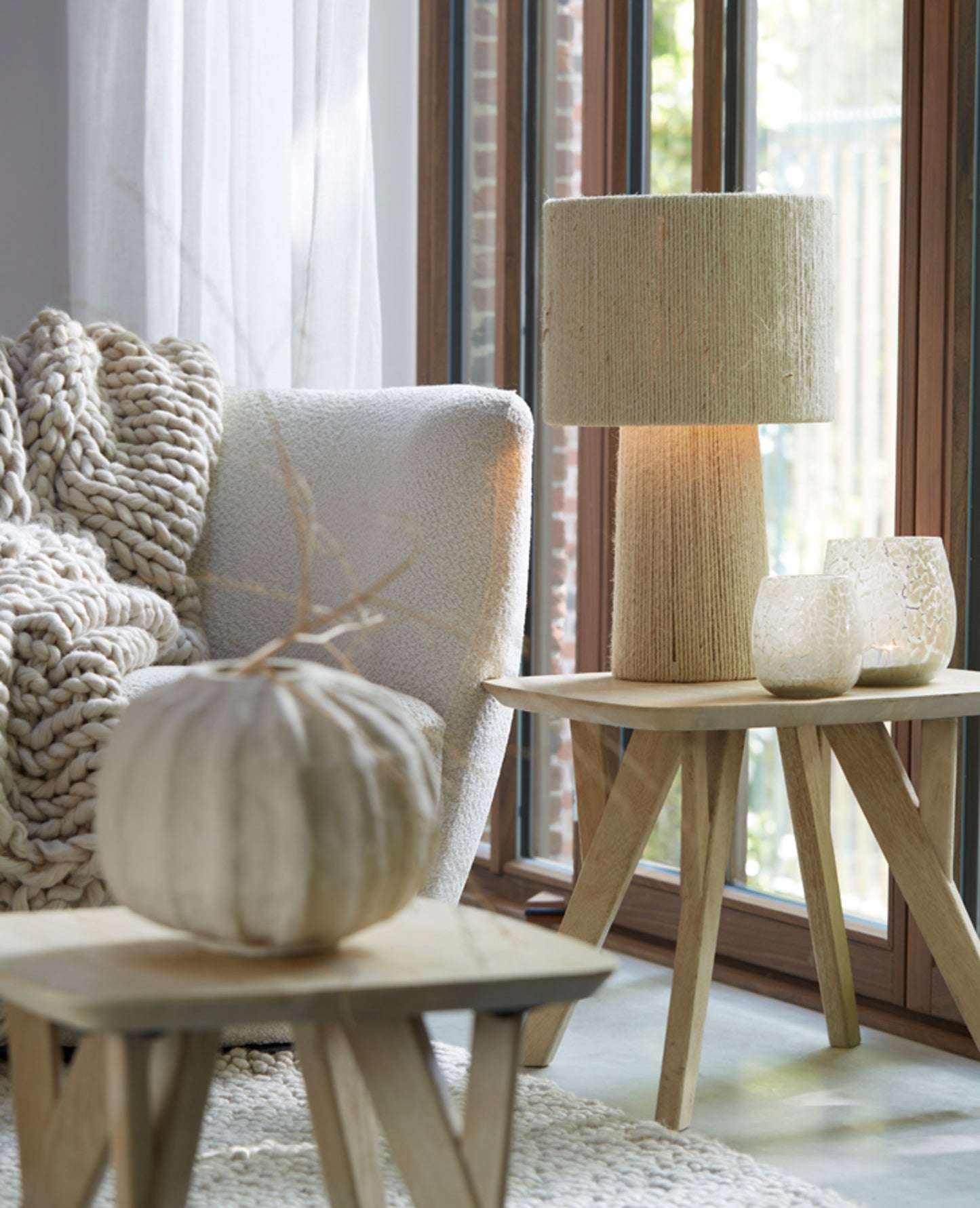 lichte-tafellamp-met-stof-light-living-pitino-variant-image4