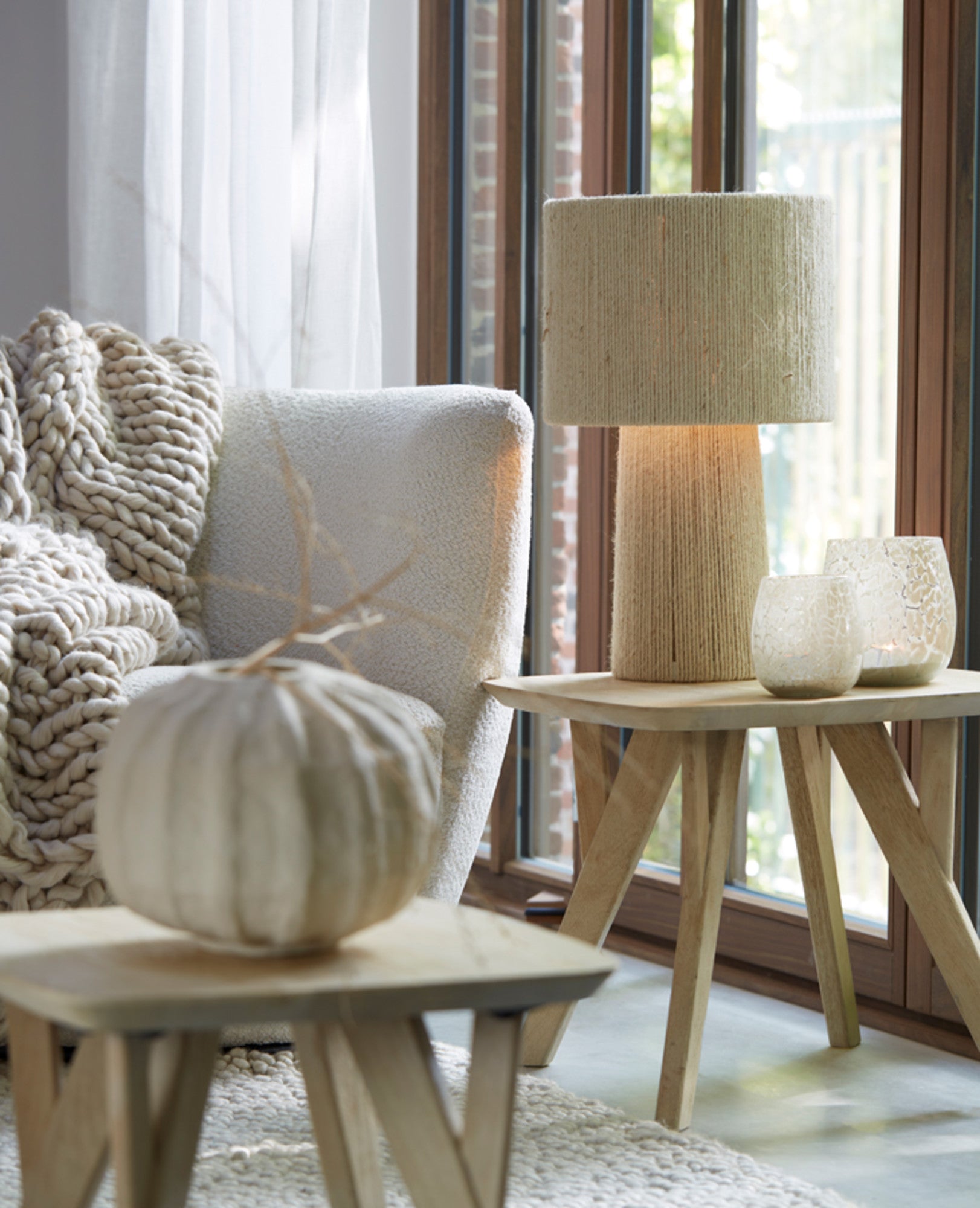 lichte-tafellamp-met-stof-light-living-pitino-variant-image4