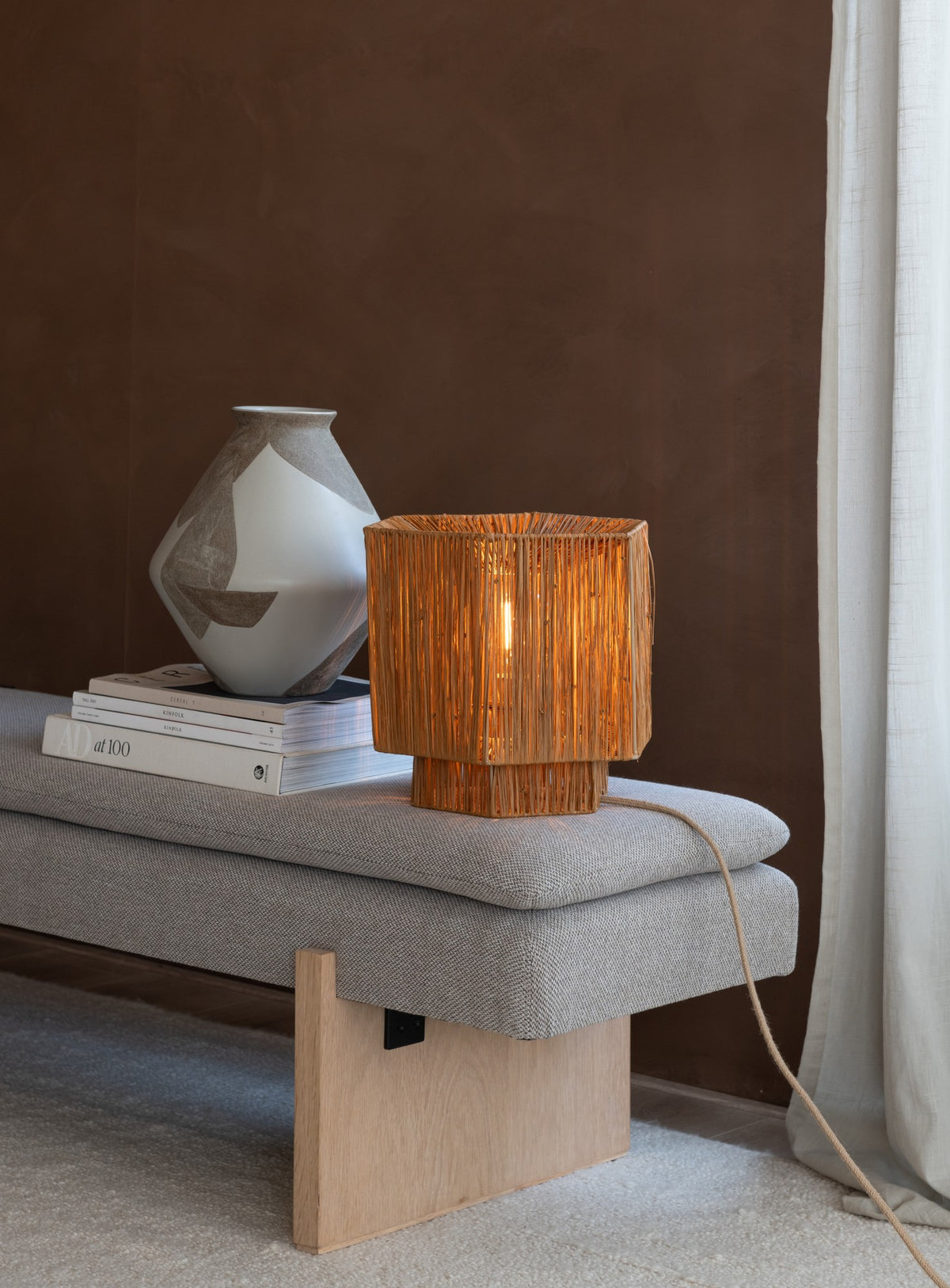 Piccola lampada da tavolo in raffia marrone GOOD&MOJO Panama – immagine 1