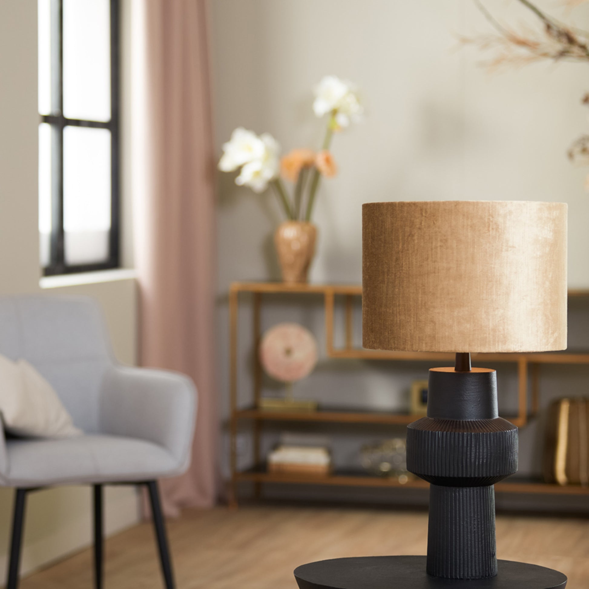 zwarte-tafellamp-basis-cilindervormig-light-living-briska-variant-image4