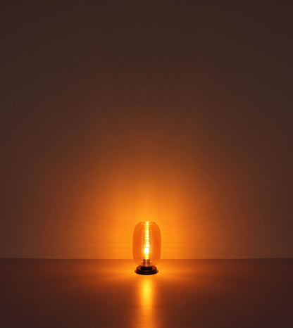 moderne-amberkleurige-tafellamp-met-kunstzinnige-groeven-jefrey-variant-image3