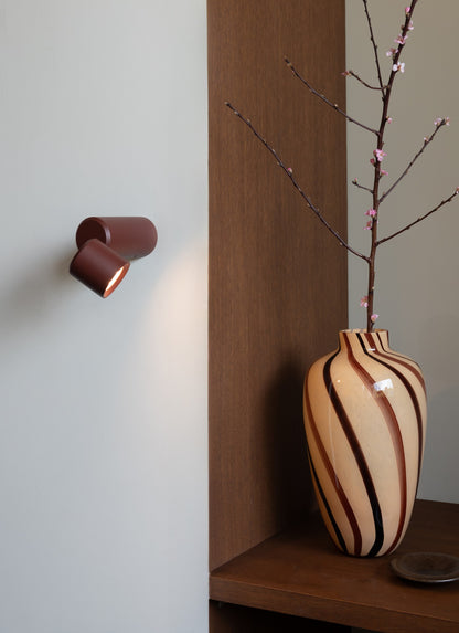 Bordeauxrode aluminium tafellamp met richtbare kop It's About RoMi Milan – afbeelding 3
