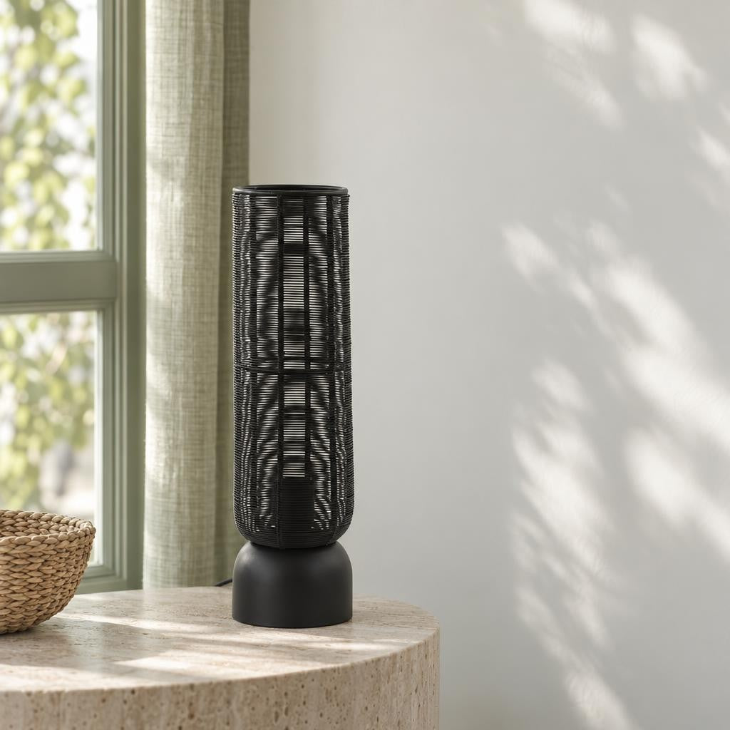 Sort cylindrisk bordlampe Light & Living Lezuza – stemningsbillede