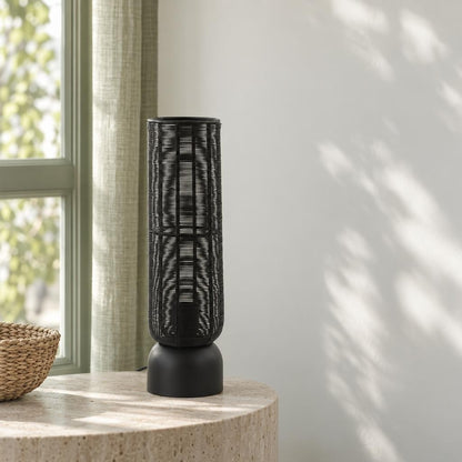 Sort cylindrisk bordlampe Light & Living Lezuza – stemningsbillede