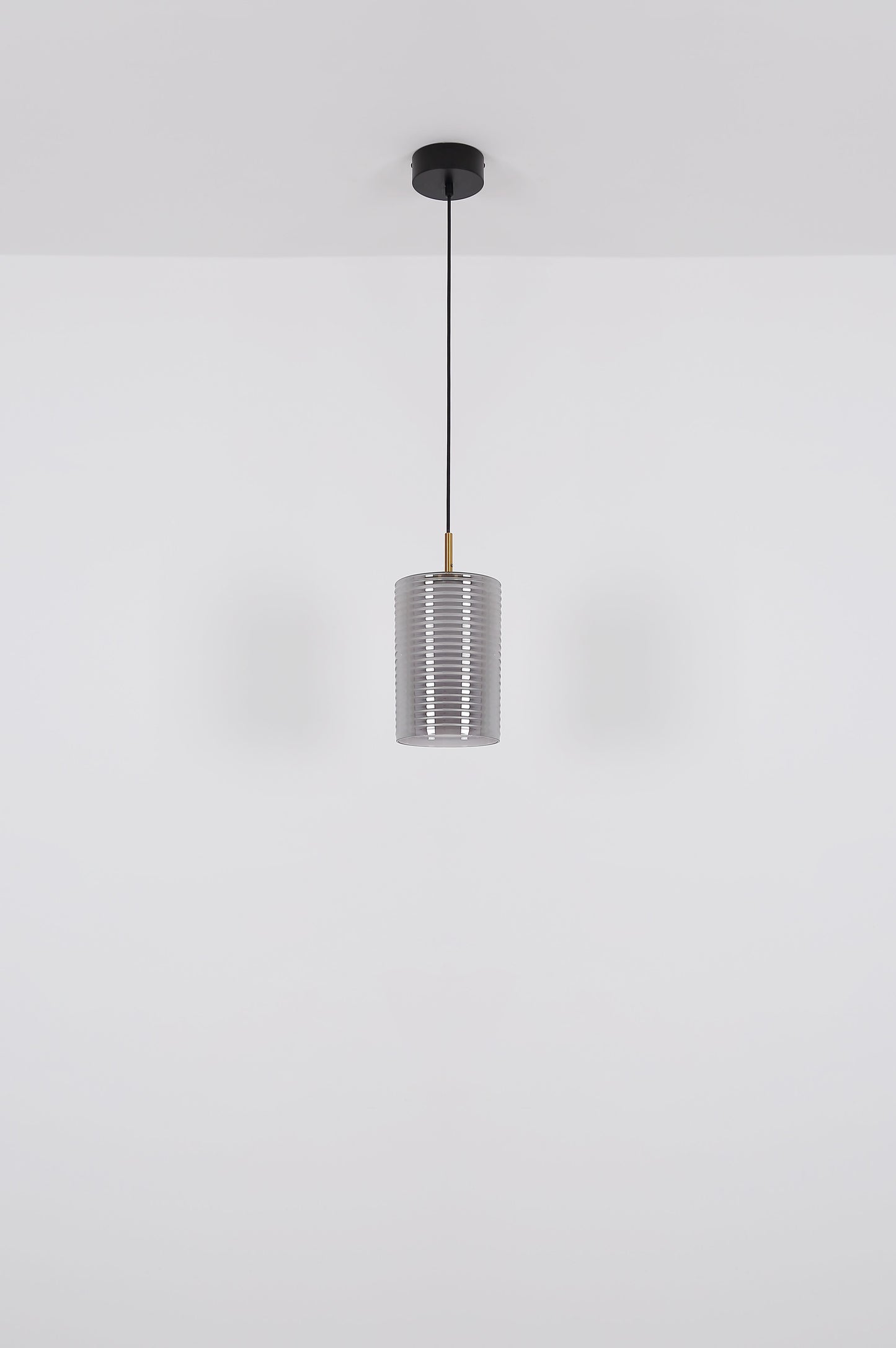 ronde-hanglamp-met-gegroefd-glas-en-metaal-lampigna-variant-image5