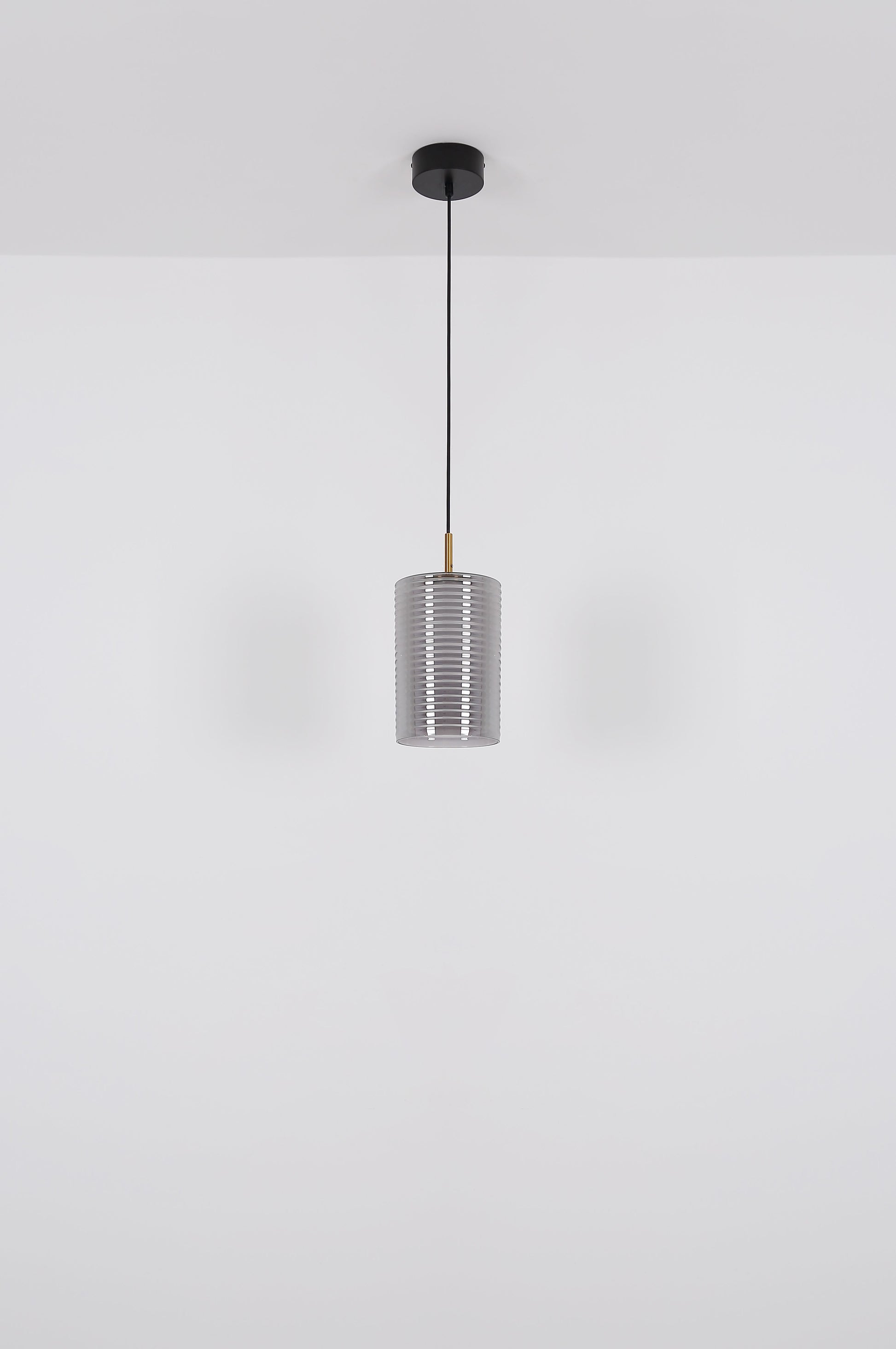 ronde-hanglamp-met-gegroefd-glas-en-metaal-lampigna-variant-image5