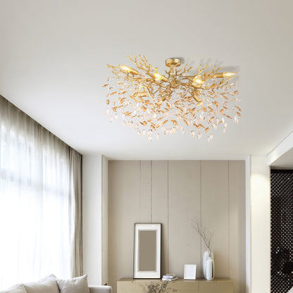 Lampadario a soffitto sette luci in cristallo dorato sottile – foto d'ambiente