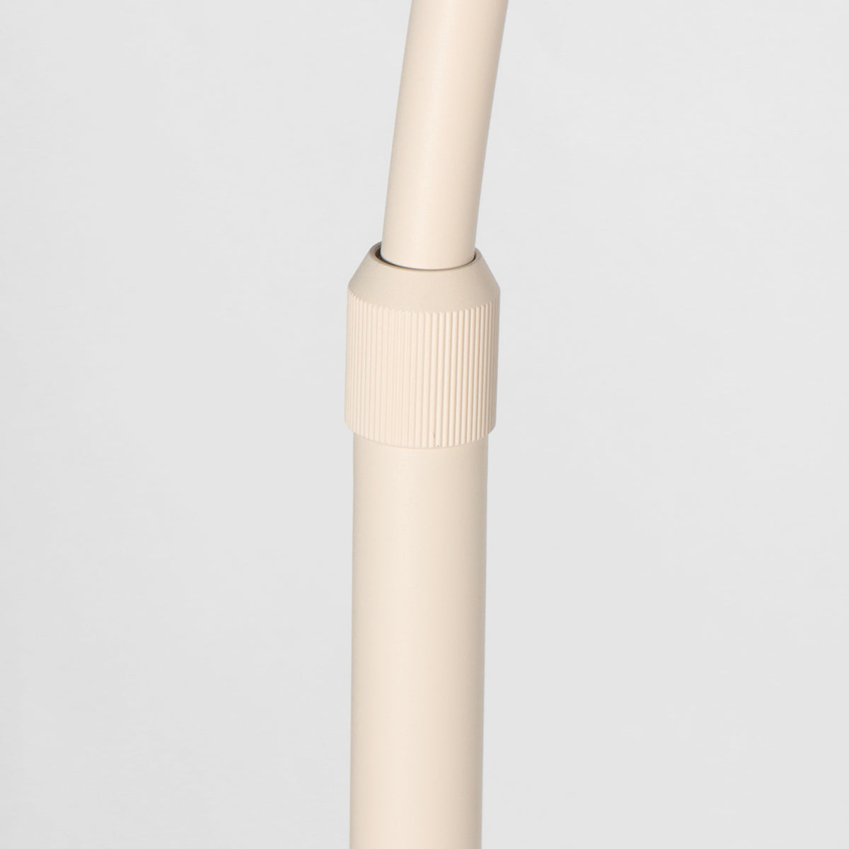 trendy-cremekleurige-booglamp-witte-kap-steinhauer-sparkled-light-variant-image12