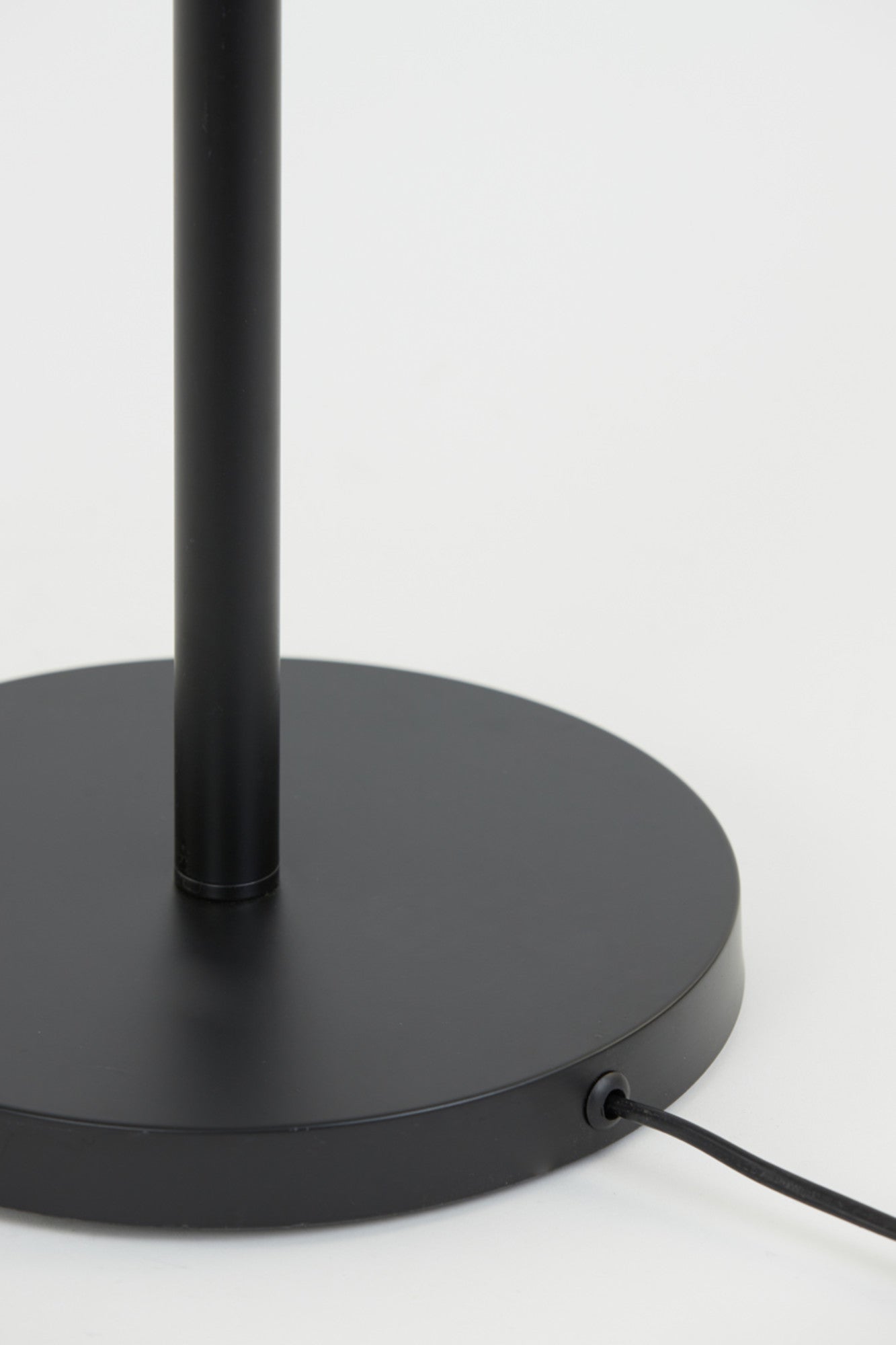 zwarte-lampenvoet-lang-light-living-washington-variant-image5