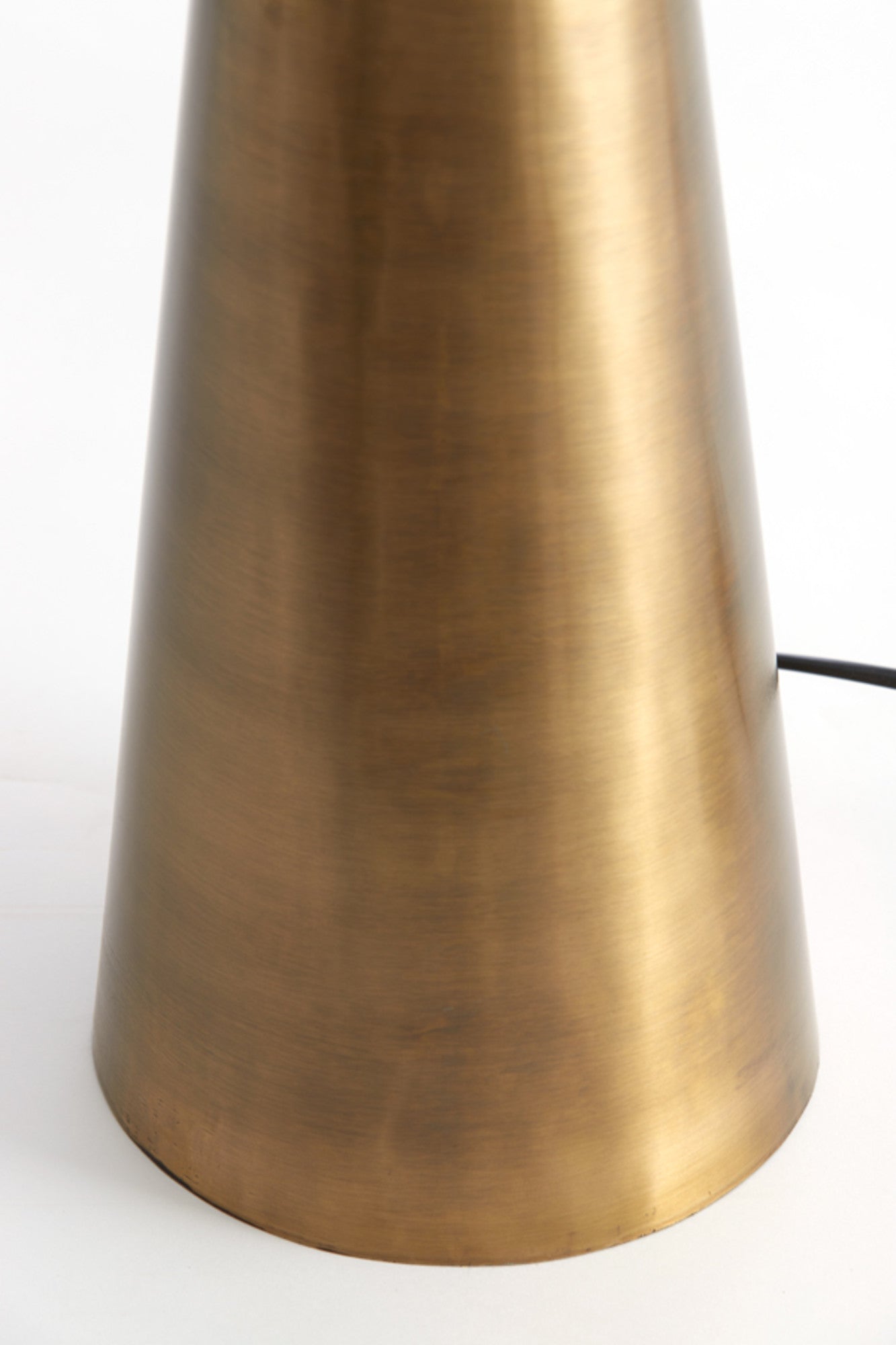 bronskleurig-conisch-lampvoet-light-living-yelos-variant-image5
