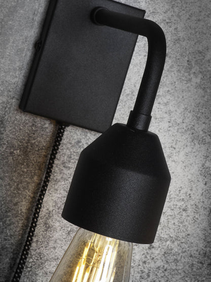 veelvormige-wandlamp-zwart-metaal-its-about-romi-madrid-variant-image3