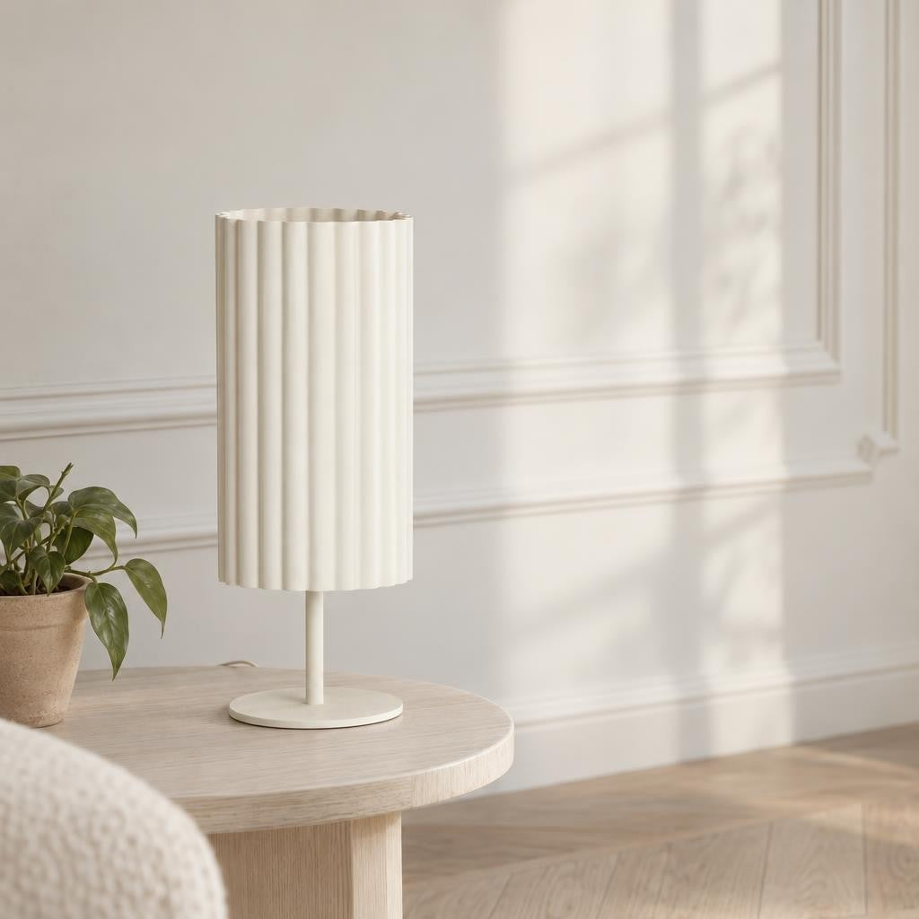 Béžová stolová lampa s rebrovaným dizajnom Light & Living Ardales – fotografia v interiéri