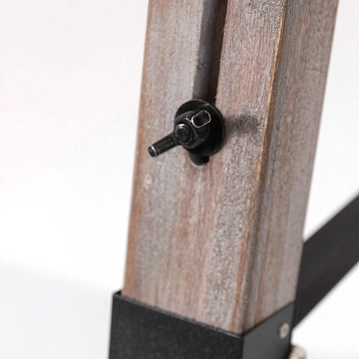 vloerlamp-driepoot-naturel-hout-zwart-metaal-mexlite-triek-variant-image10