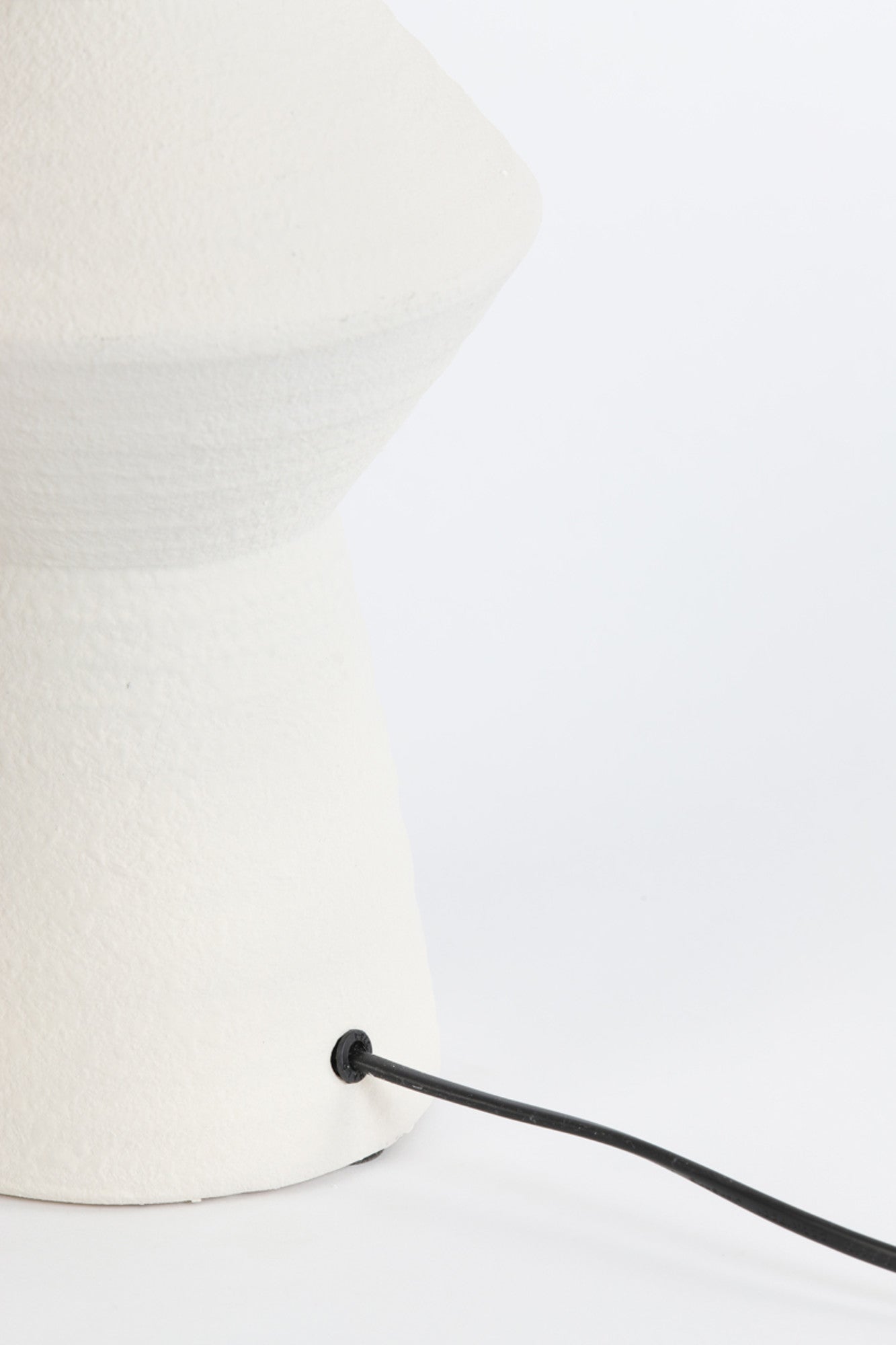 witte-lampenvoet-sculpturaal-design-light-living-ayla-variant-image5