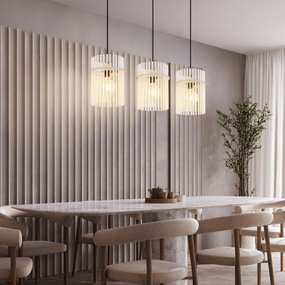 Candelabru mare de sticlă de culoare nisipoasă cu 3 lumini – fotografie de ambient