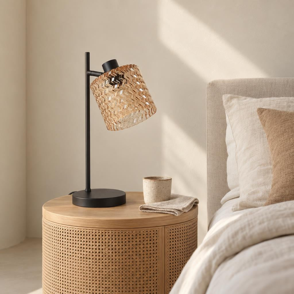 Stolní lampa Mexlite Ocre s jantarovým skleněným stínidlem – fotografie v interiéru