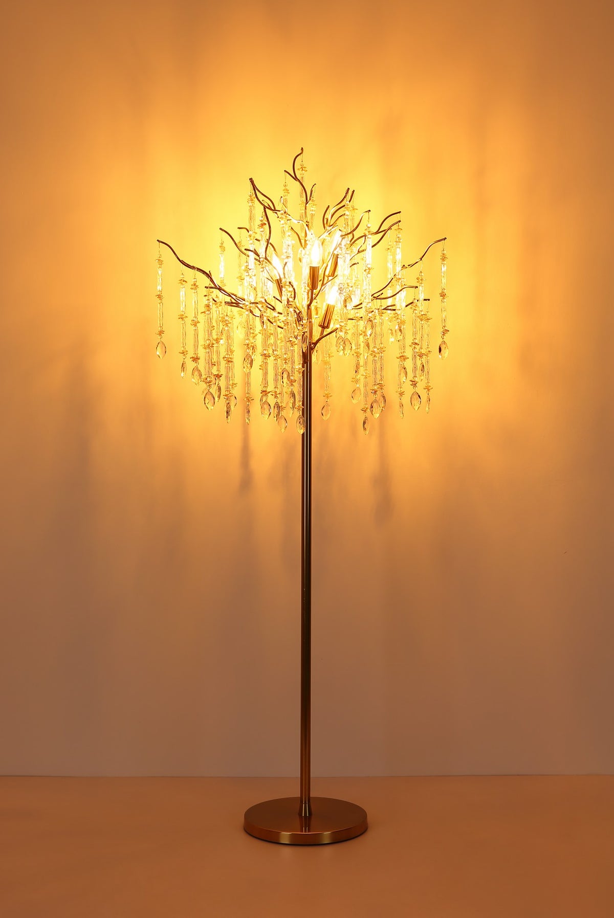 Lampada da terra a 5 luci in cristallo dorato raffinato – immagine 4