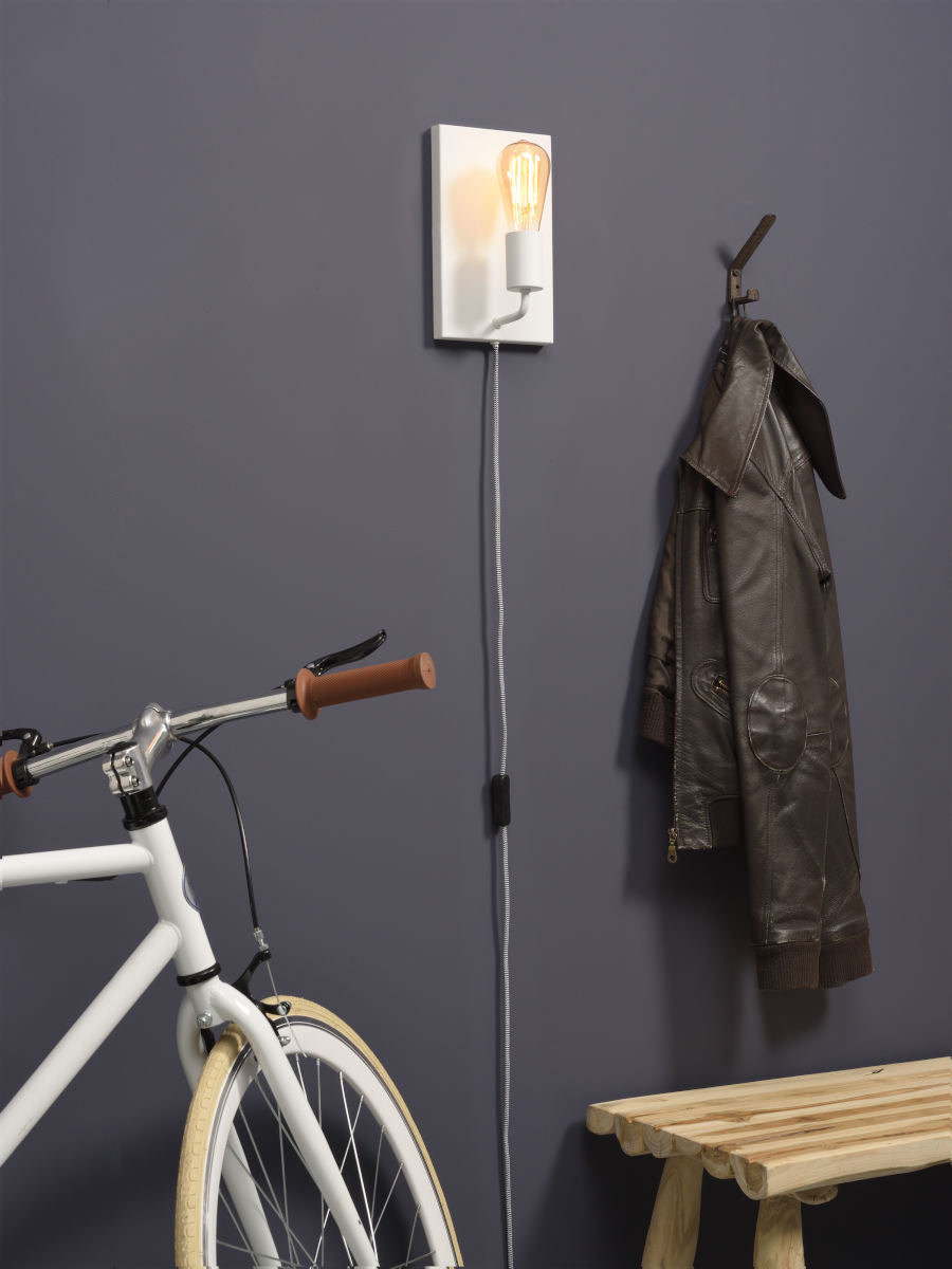 witte-minimalistische-wandlamp-rechthoekig-its-about-romi-madrid-variant-image4