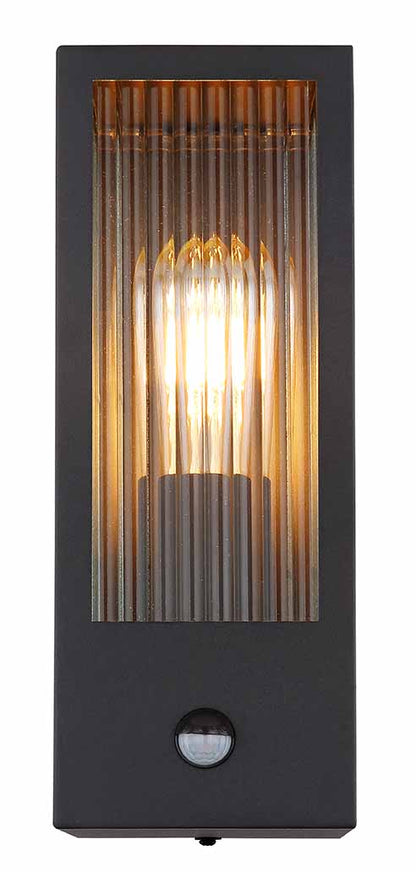 modern-ribbelglazen-metalen-zwarte-buitenlamp-globo-gundula-variant-image1