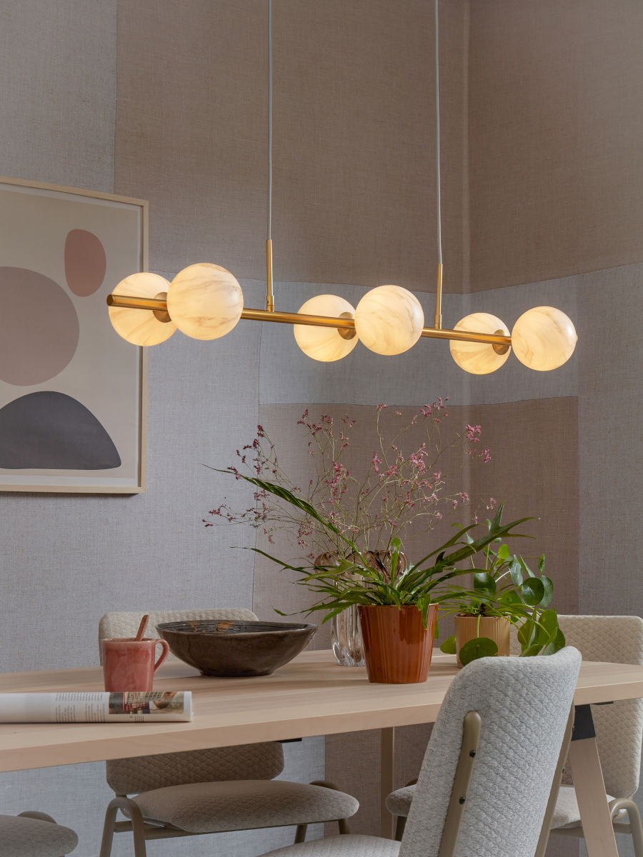 goudkleurige-hanglamp-6-dessinbol-trapeze-its-about-romi-carrara-variant-image1