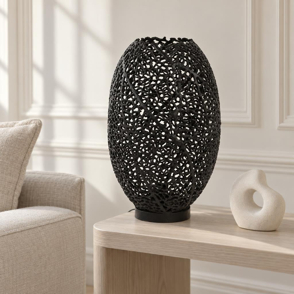 Candeeiro de Mesa Oval Preto Light & Living Sinula – fotografia de ambiente