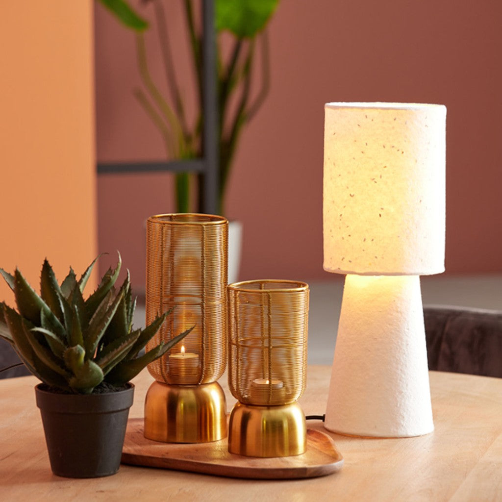 moderne-witte-tafellamp-ronde-lampenkap-light-living-raeni-ai-sfeer_image