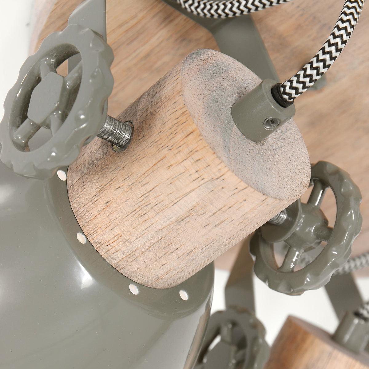 ronde-stoere-drielichts-plafondlamp-mexlite-gearwood-variant-image4