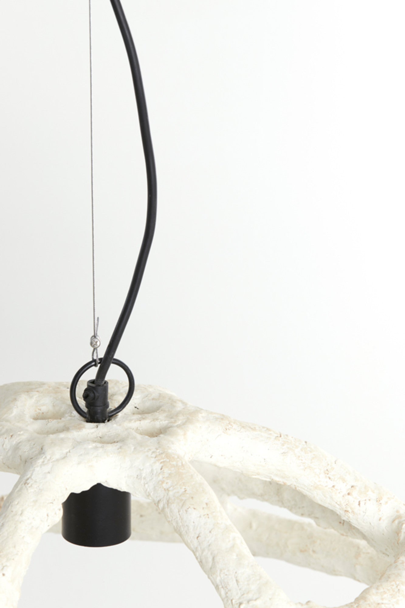 witte-hanglamp-van-organisch-textiel-light-living-porila-variant-image6