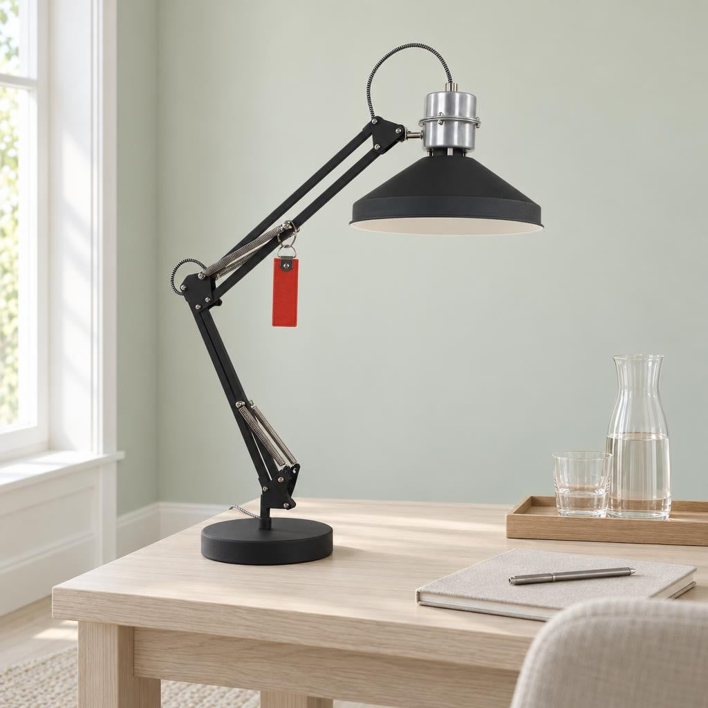 Lampada da scrivania industriale Zappa nera – foto d'ambiente