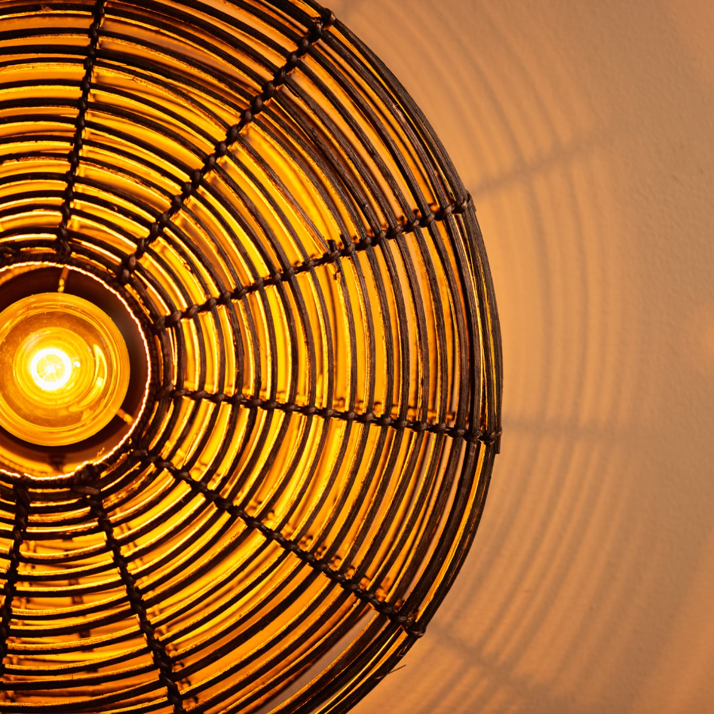 rustieke-zwarte-houten-wandlamp-light-living-mataka-variant-image4