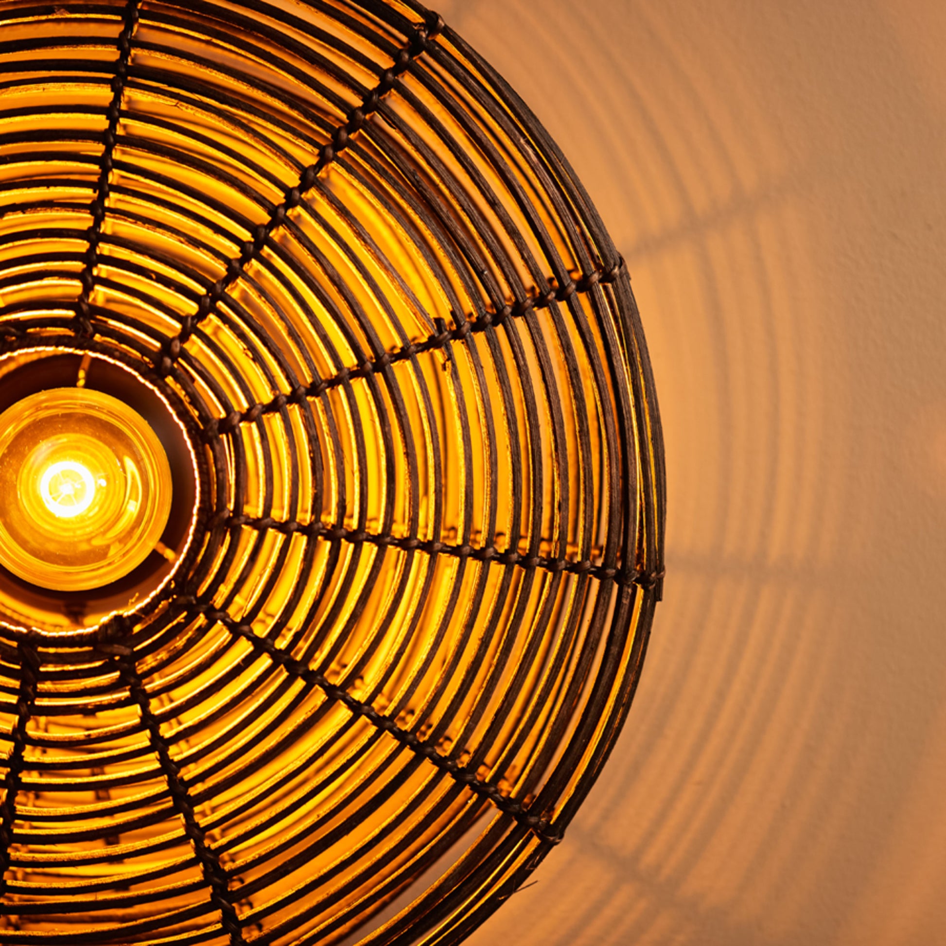 rustieke-zwarte-houten-wandlamp-light-living-mataka-variant-image4