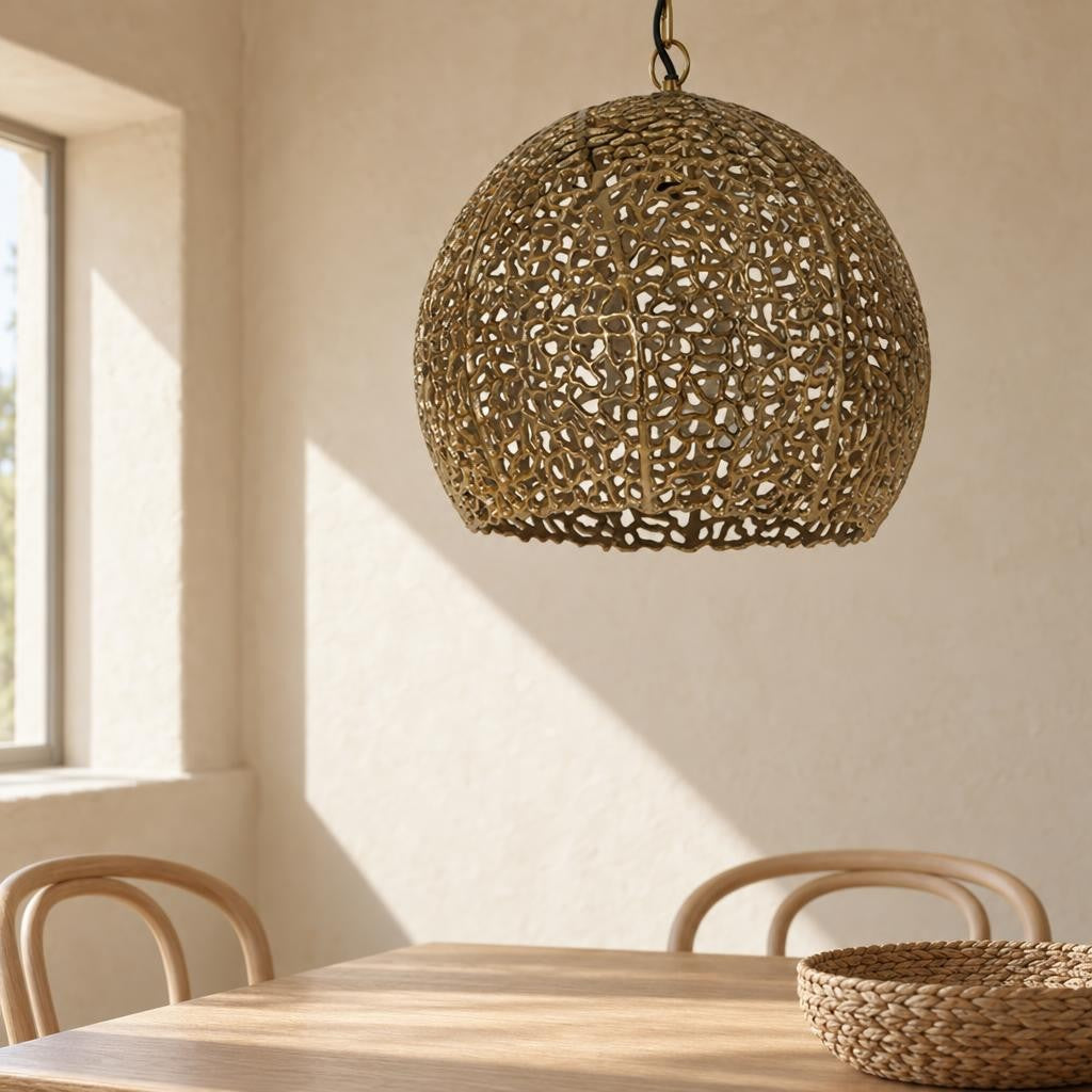 Moderne rund, gylden pendel Light & Living Sinula – stemningsbillede
