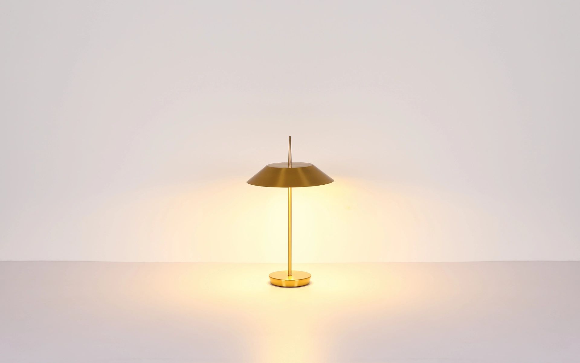 elegante-metalen-tafellamp-met-messingafwerking-brenlor-variant-image5