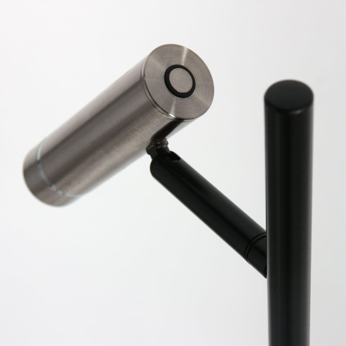 tweelichts-vloerlamp-zwart-met-stalen-details-mexlite-lumo-variant-image4