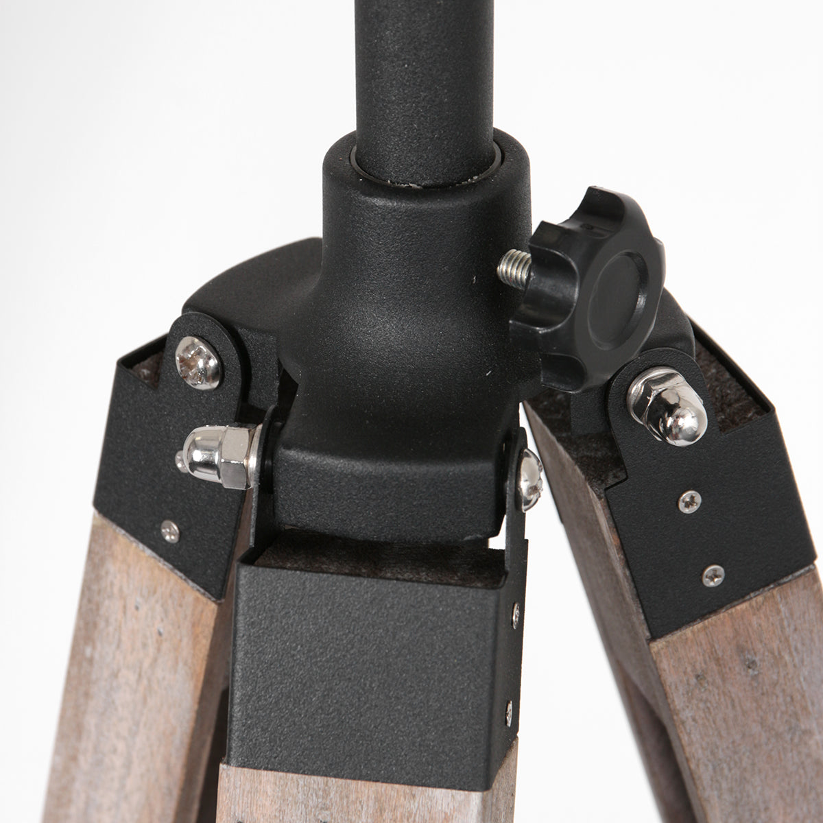 vloerlamp-driepoot-naturel-hout-zwart-metaal-mexlite-triek-variant-image4
