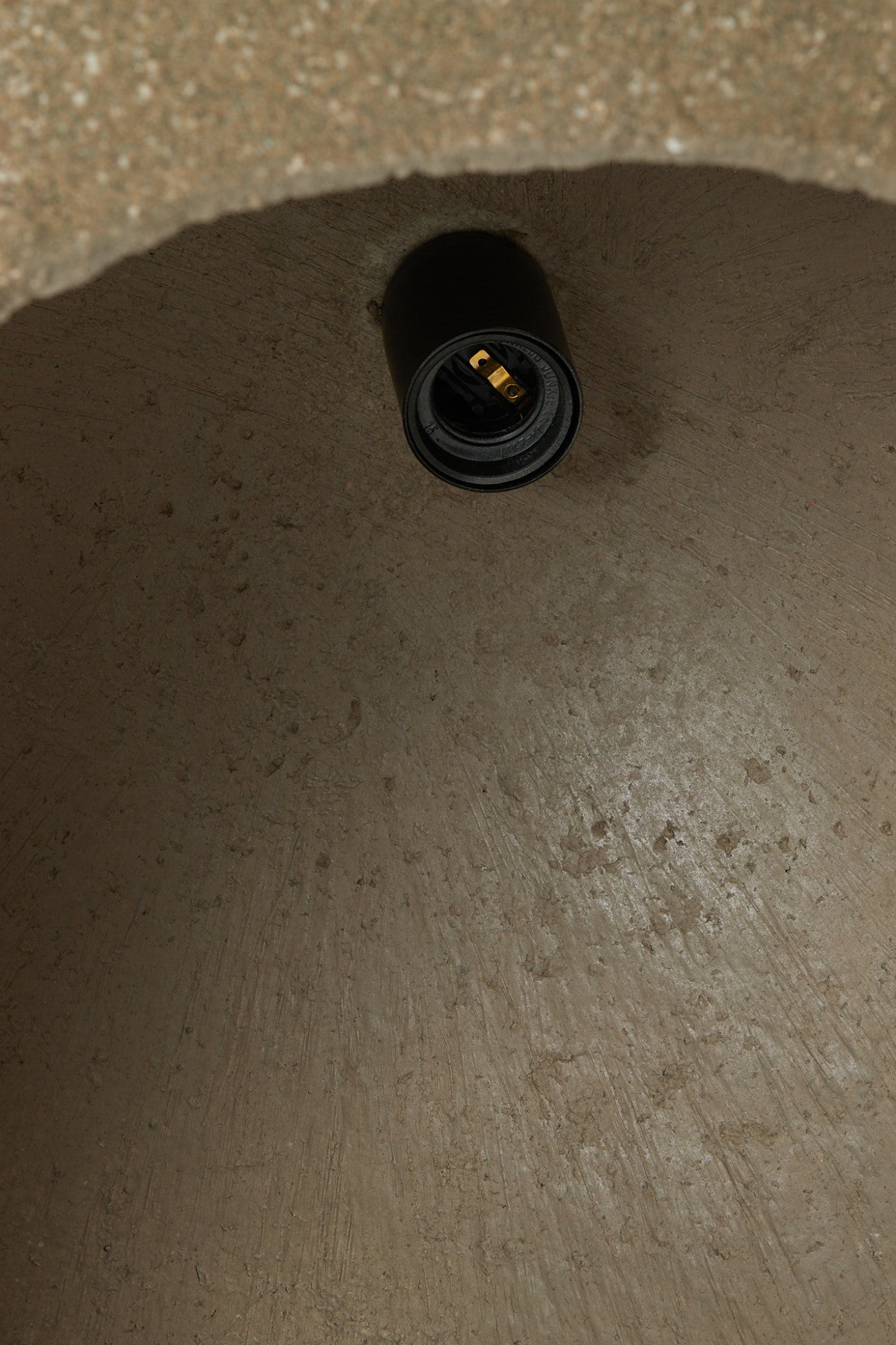 zandkleurige-bolvormige-hanglamp-light-living-celmira-variant-image7